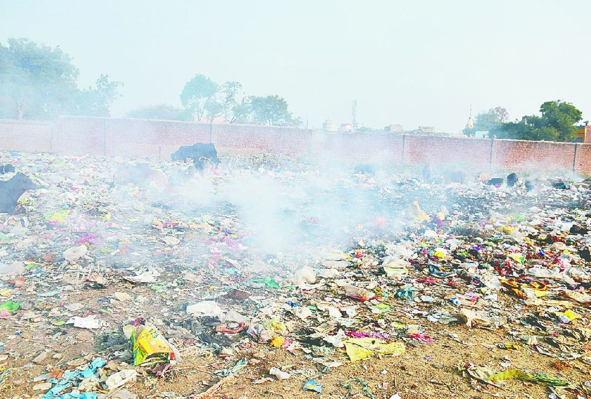 rs one lakh rupees fine on sweet seller for throwing garbage in Vrindavan