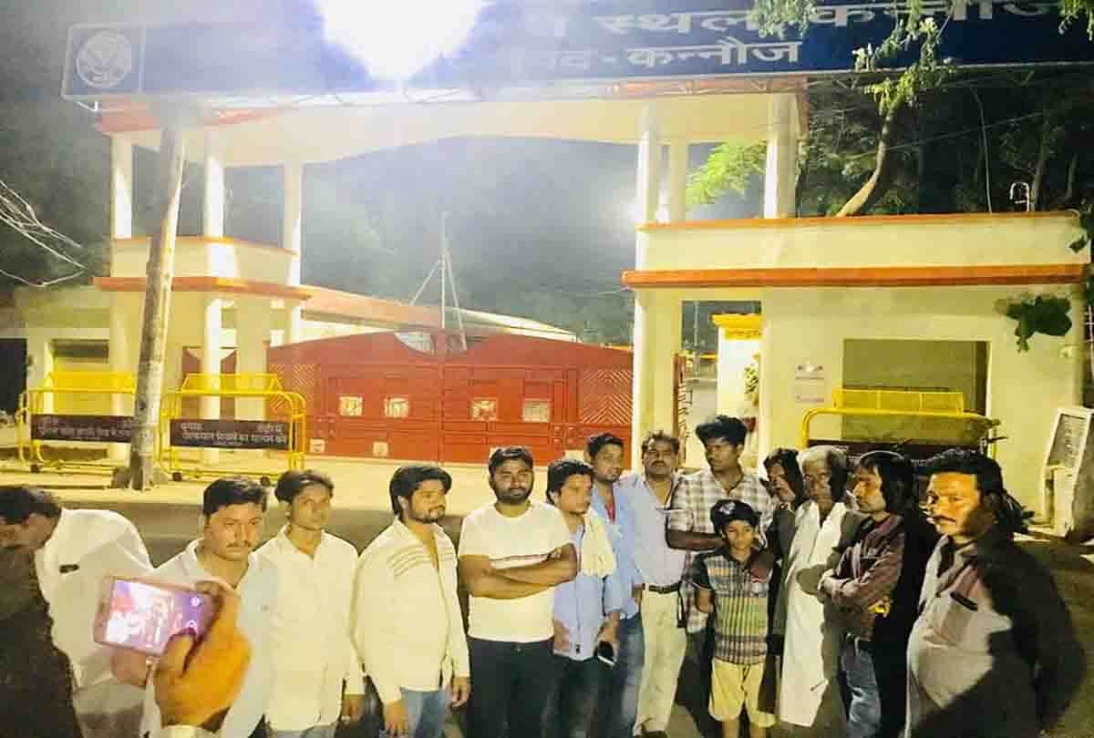 evm tampering allegations by samajwadi party workers