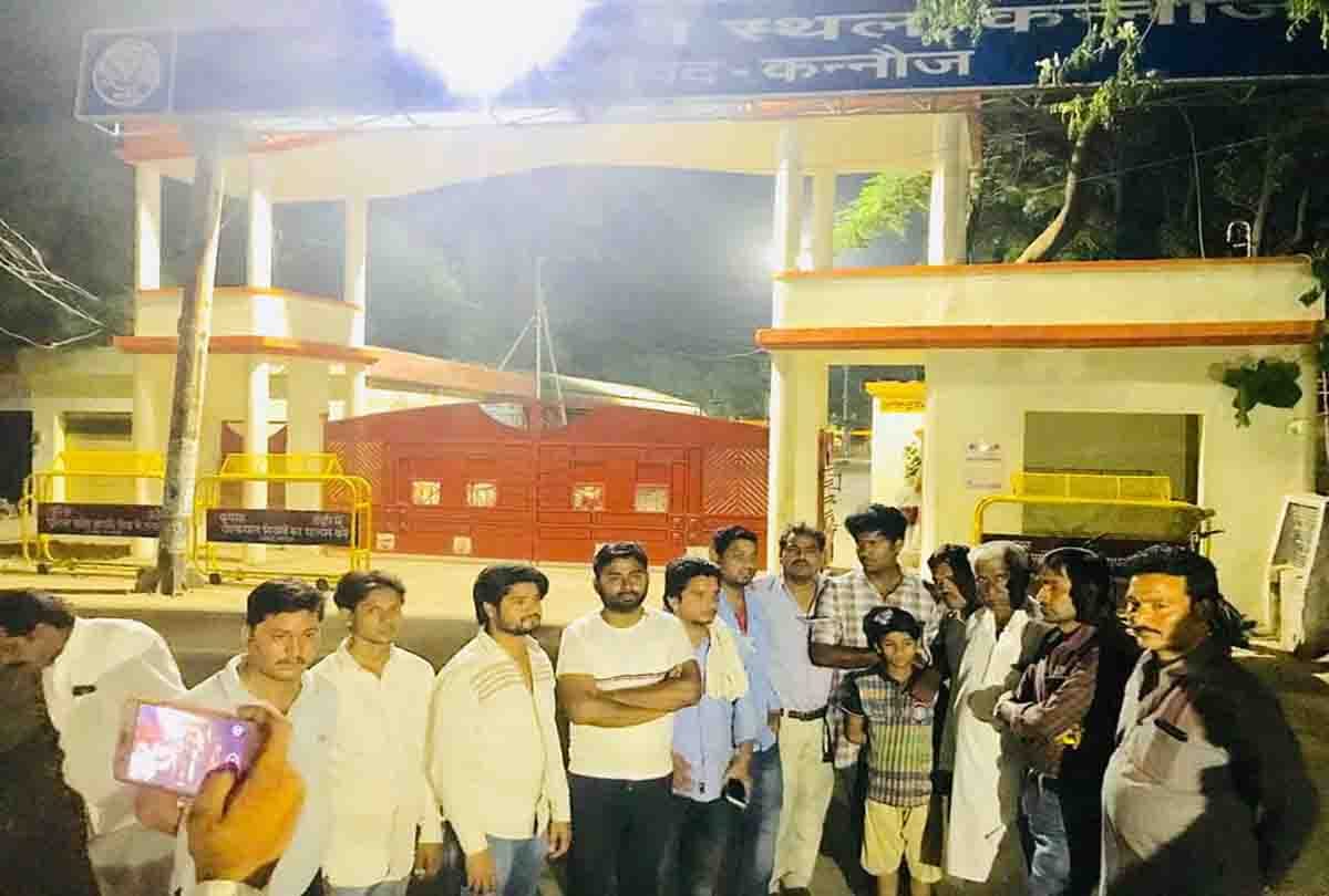 evm tampering allegations by samajwadi party workers