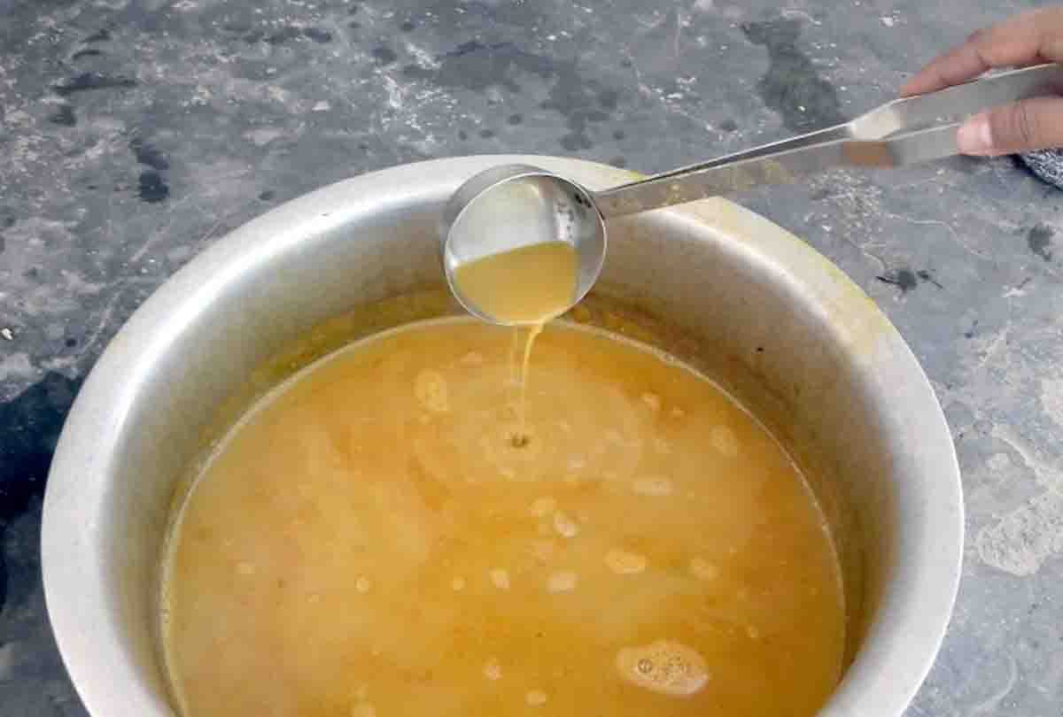 two headmaster suspended because of bad quality in mid day meal