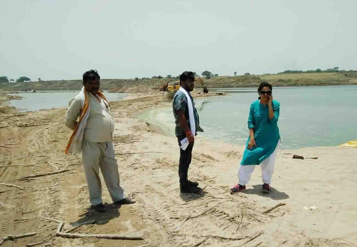 illegal mining caught in yamuna in fatehpur