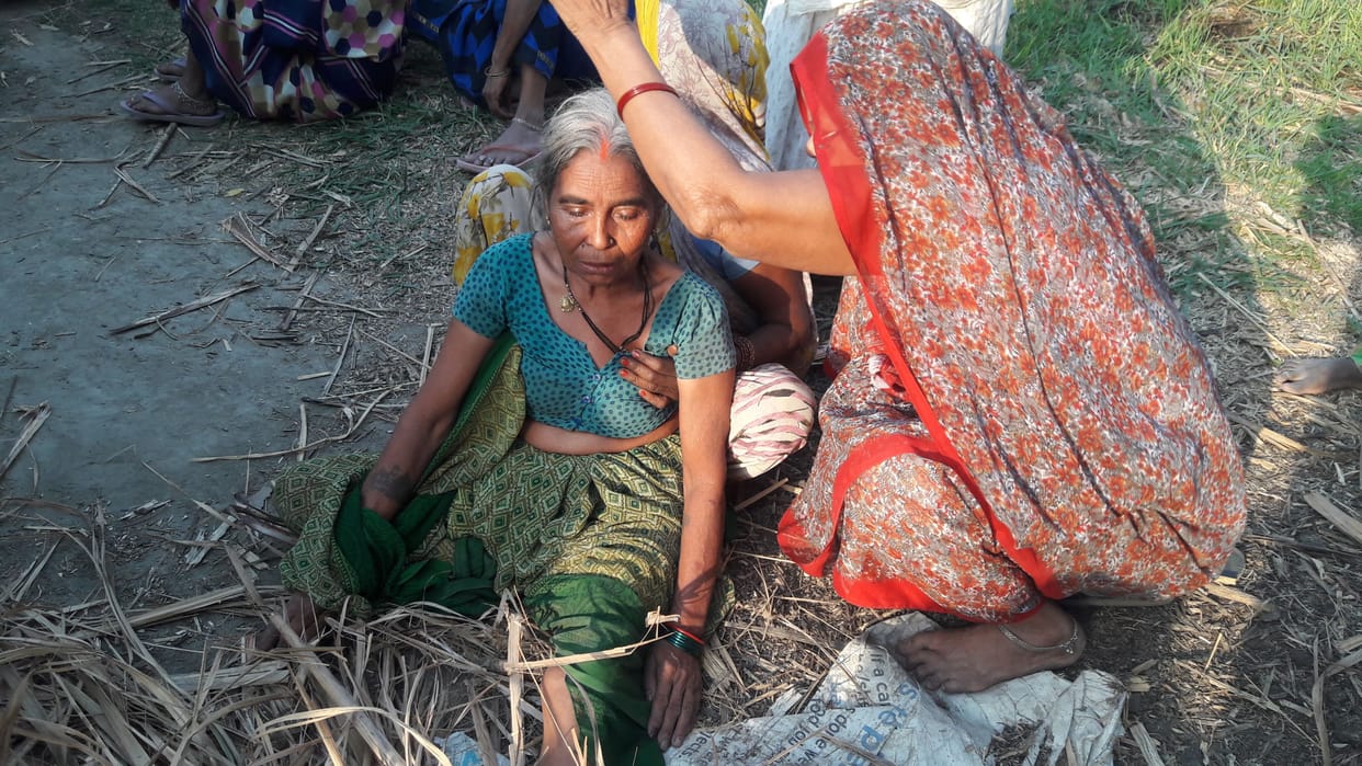 Karmi kills an old man's knife