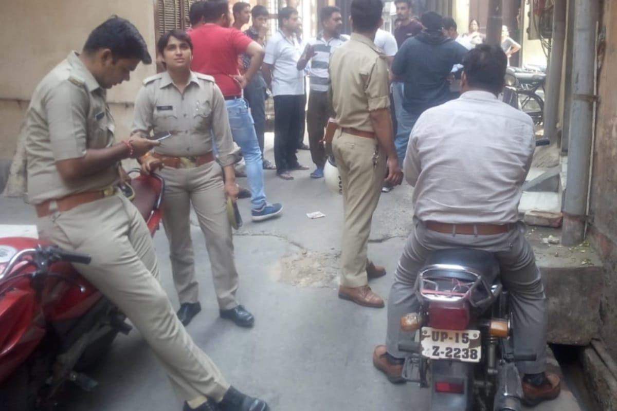 badmash looted ninety thousand from a man in Meerut
