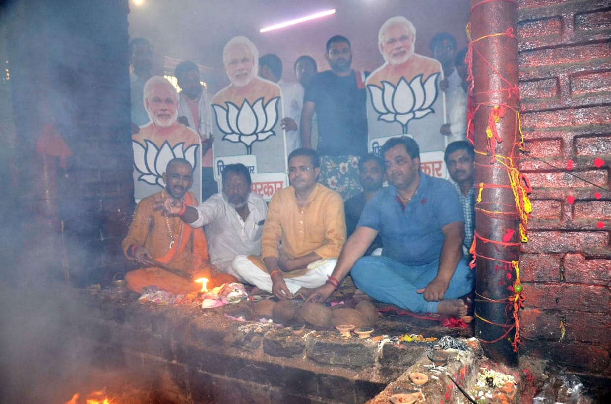 Lok Sabha Chunav 2019 News: bjp workers pray to make modi again in Vindhyachal mandi mirzapur