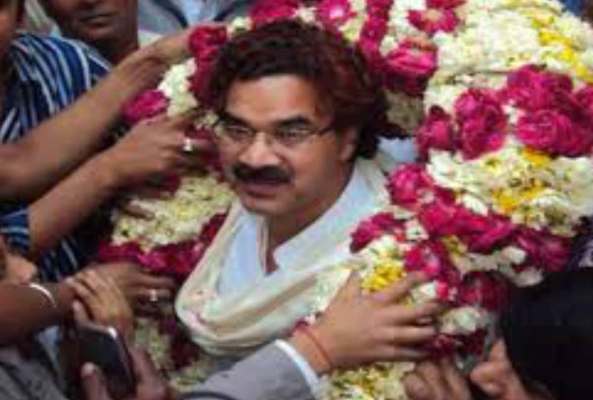 Bsp Mla Ramveer Upadhyay Suspends by Mayawati Before Lok Sabha Chunav Result 2019
