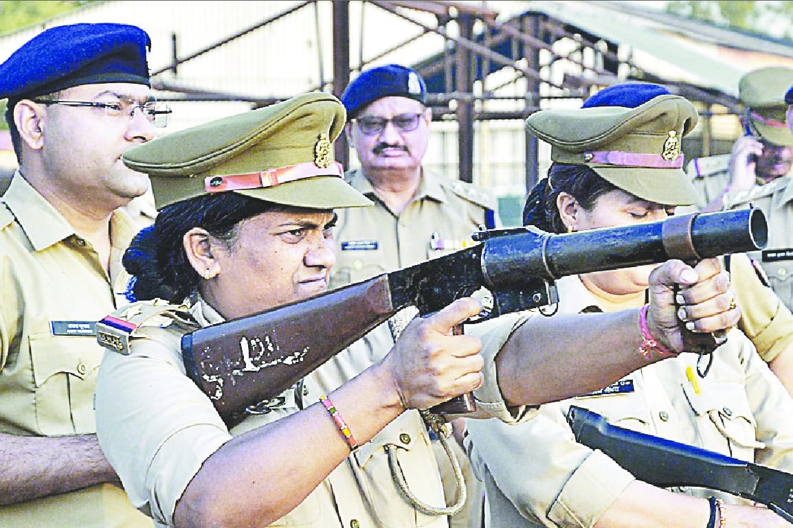 matgarna ke madenajar hua thaanedaaro ka test