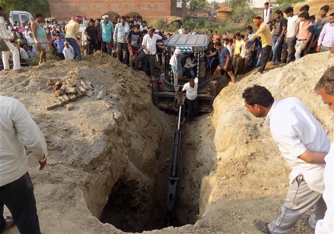 Two laborers buried, one killed due to slip of wells