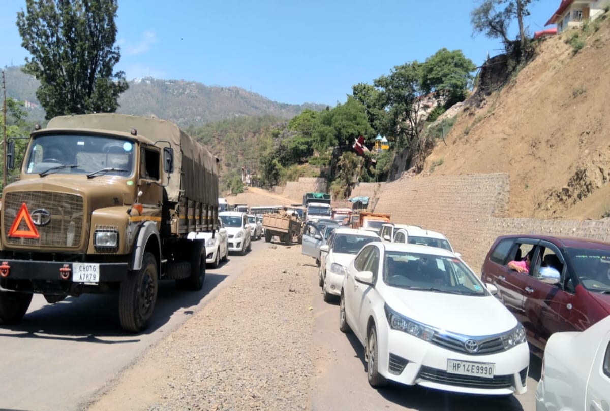 traffic jam on kalka shimla nh become big problem