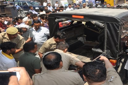 अमरोहा: गजरौला के गुलालपुर में डबल मर्डर, मौके पर कई थानों की फोर्स मौजूद, स्थिति तनावपूर्ण Amroha: Double murder in Gulalpur village of Gajraula, forces from several police stations present spot, situ