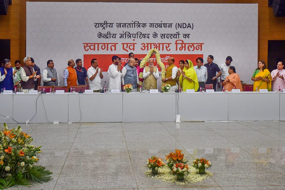 NDA seems strong in dinner diplomacy of BJP, Nitish Kumar and Uddhav Thackeray gave relief