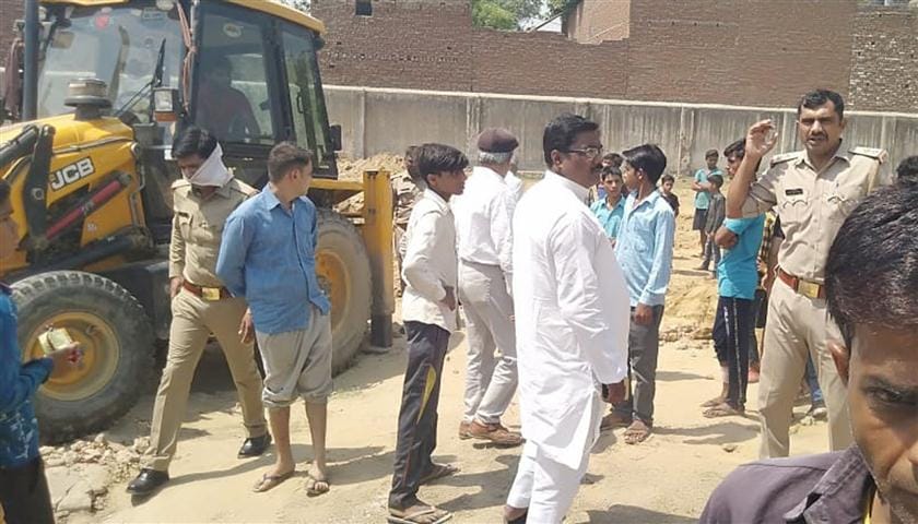 Cemetery dug for tubewells, bombs get off