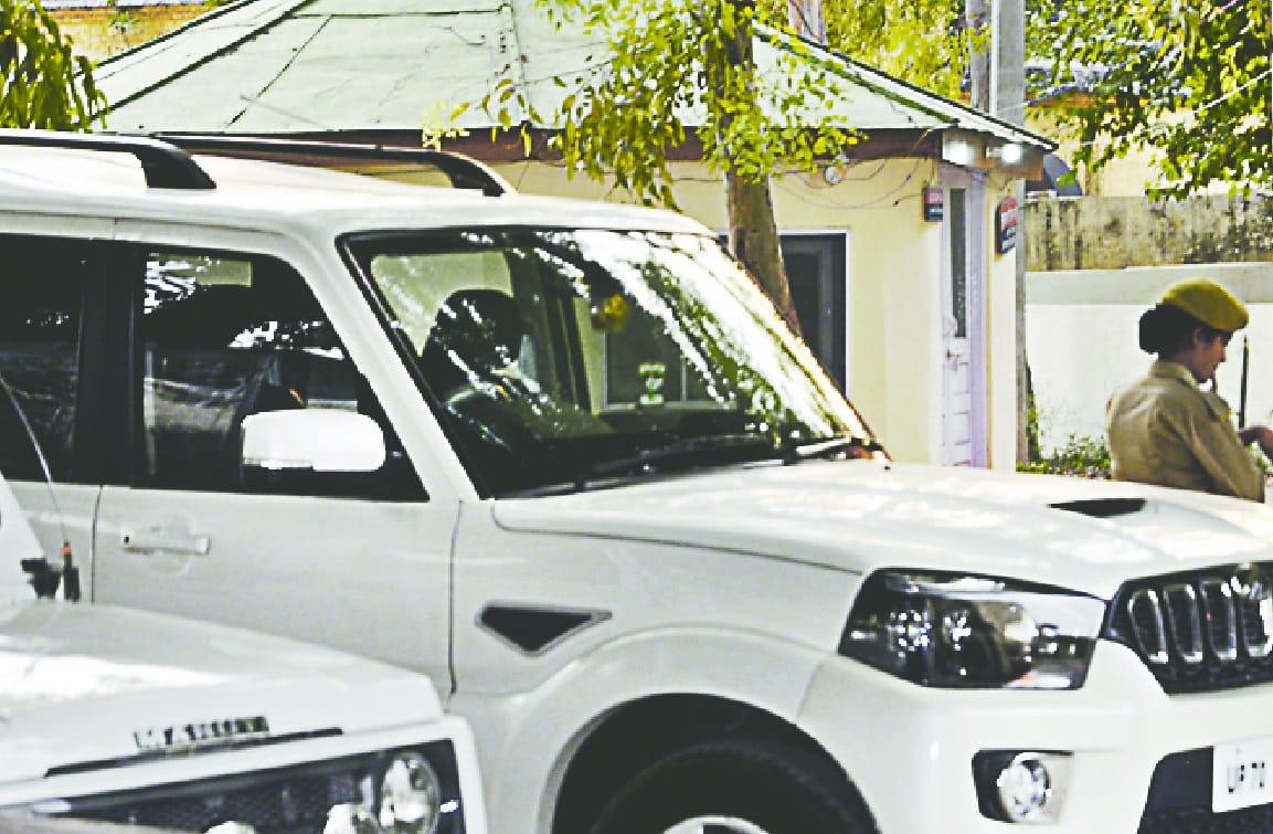 police ne do ghante tak guljaar aur shejaad se ki poochtaach