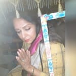 गिरिराजजी महाराज की परिक्रमा के दौरान हाथ जोड़े भाजपा सांसद हेमा मालिनी