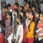 एजुकेशन एंड करियर फेयर में लगी विद्यार्थियों की भीड़