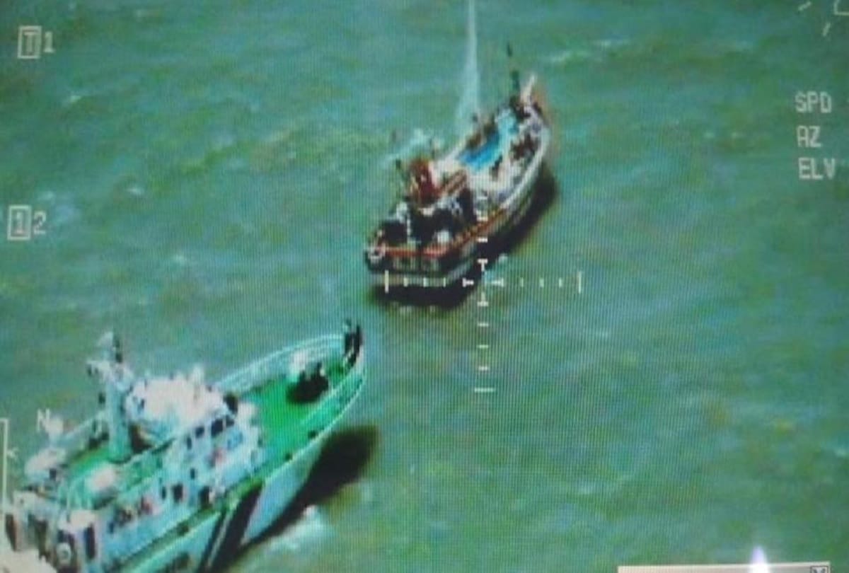 Coast Guard Caught Pakistan Boat With 600 crores Drug Substances