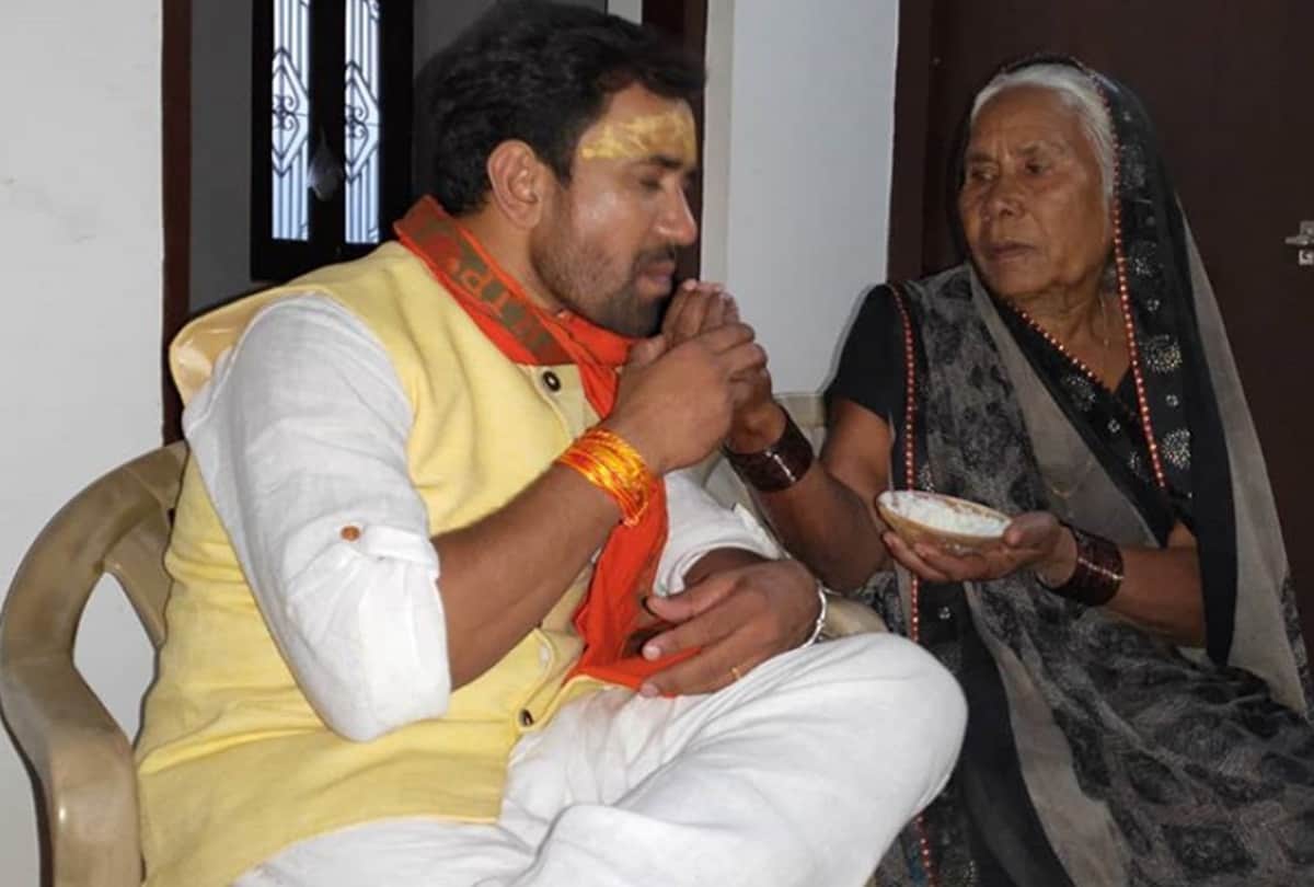 Lok Sabha Election Result Here Are viral picture of celebs during Election