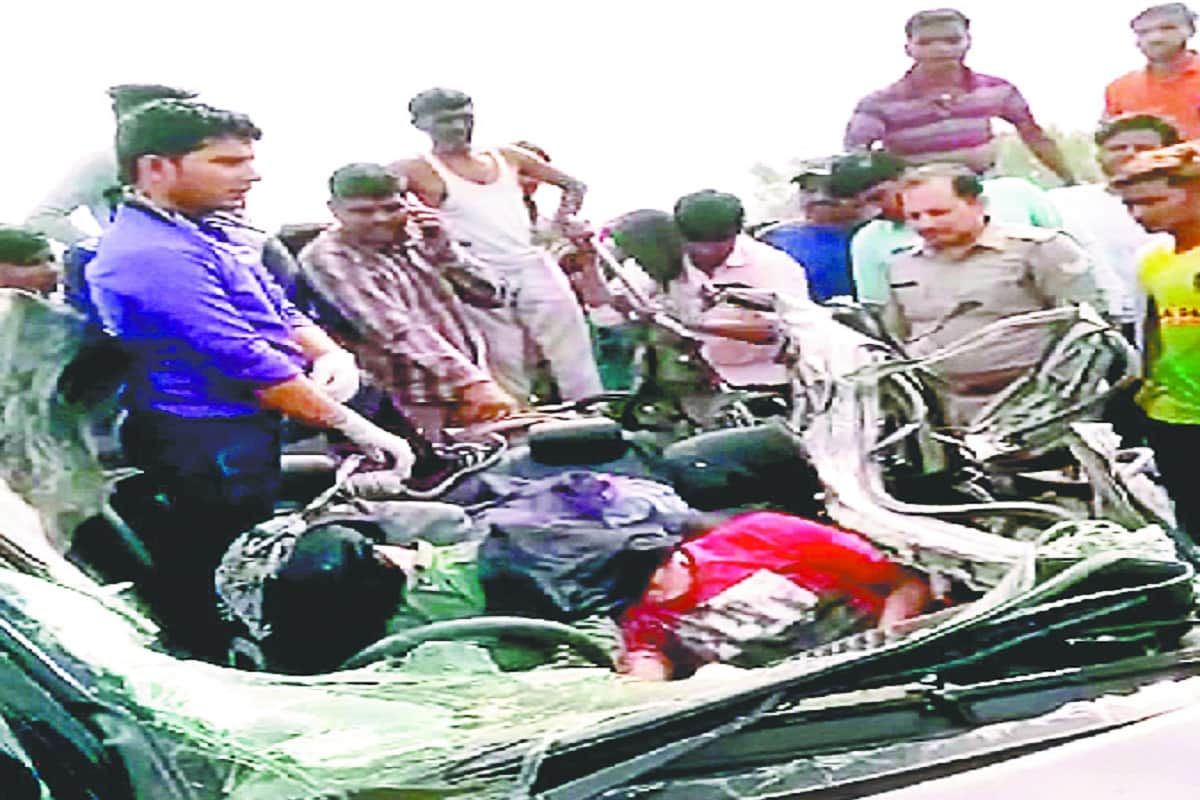 Car accident on Eastern Peripheral Expressway in Baghpat and killed of four students