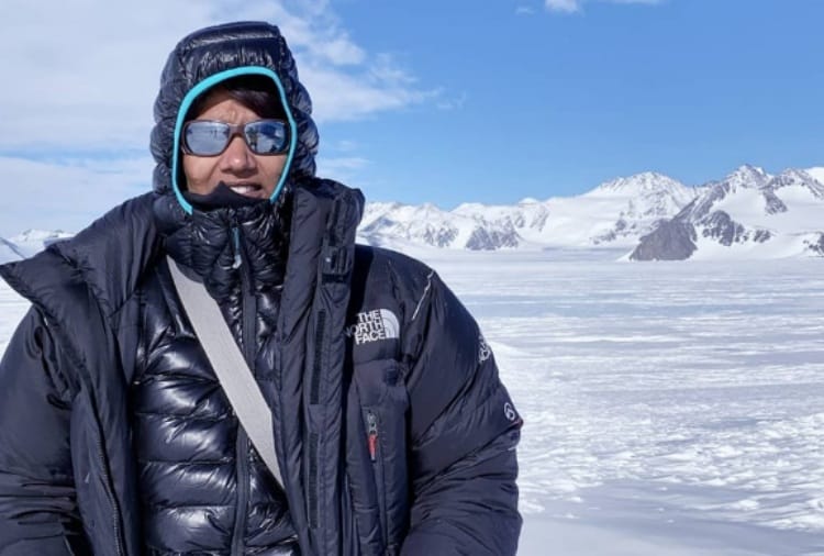 Indian Mountaineer Anita Kundu Host the National Flag on Highest Peak Mount Everest Third Time