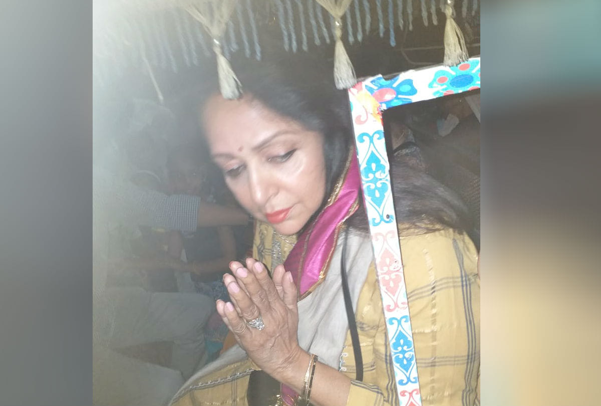 Lok Sabha Elections 2019 Bjp Mp Hema Malini Parikrama to Girirajji Maharaj