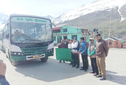 HRTC buses run after 190 days in Rohtang pass himchal