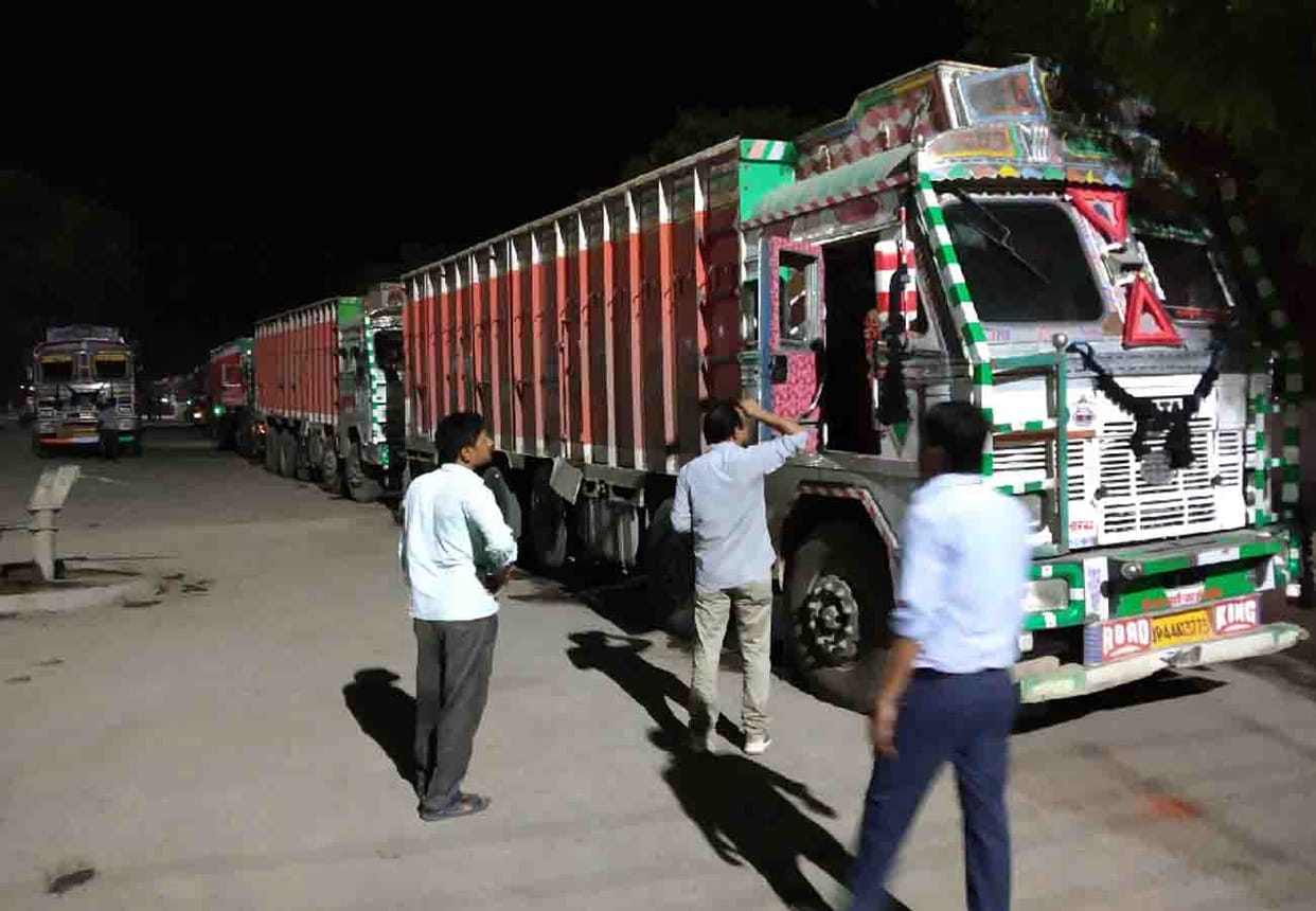 truck near Strong Room and evm dispute in farrukhabad lok sabha election results 2019