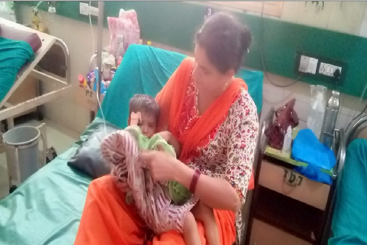 Baghpat police and the doctor have rescued a baby and named her gudia