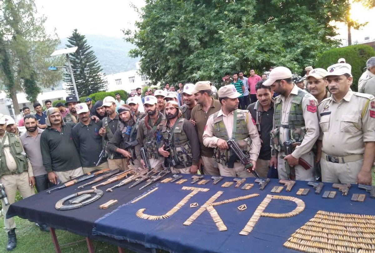 security forces raided many places in search of terrorists in Kupwara,  weapons were found from the homes of terrorist helpers.