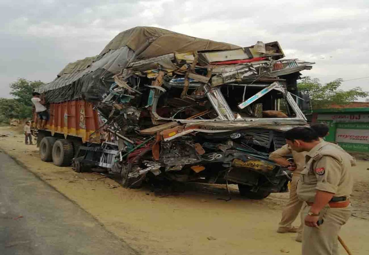 road accident in kannauj, two people died and one injured