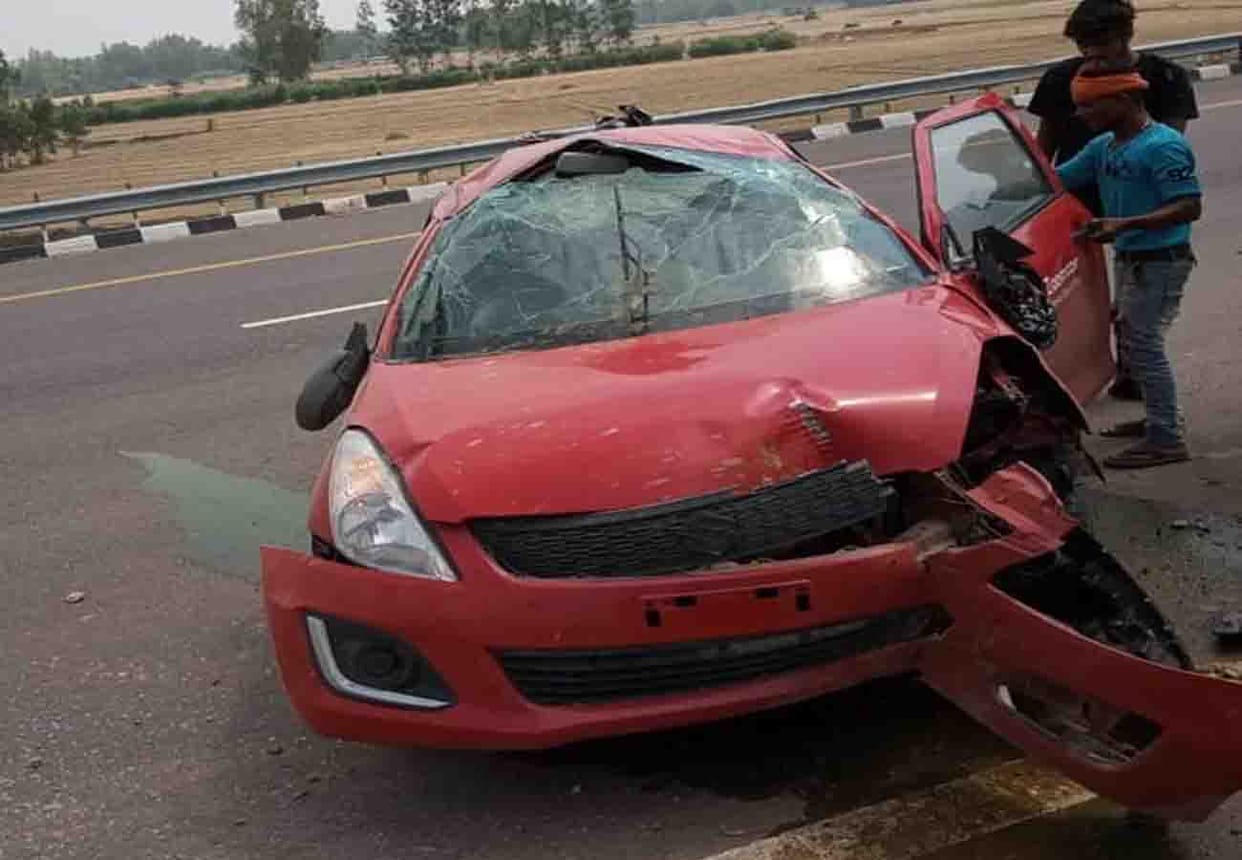 Agra-Lucknow expressway road accident, three injured