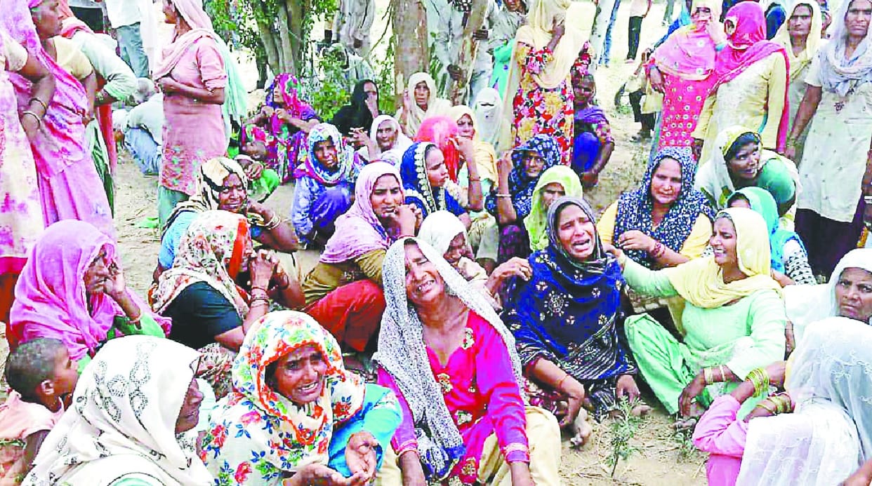 Contract worker came in the grip of current
