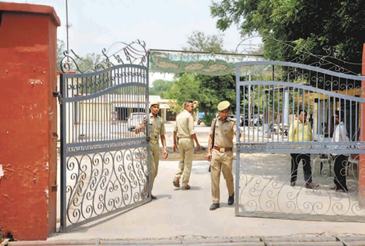 Pratapgarh: Today will be the fate of the candidate's fate