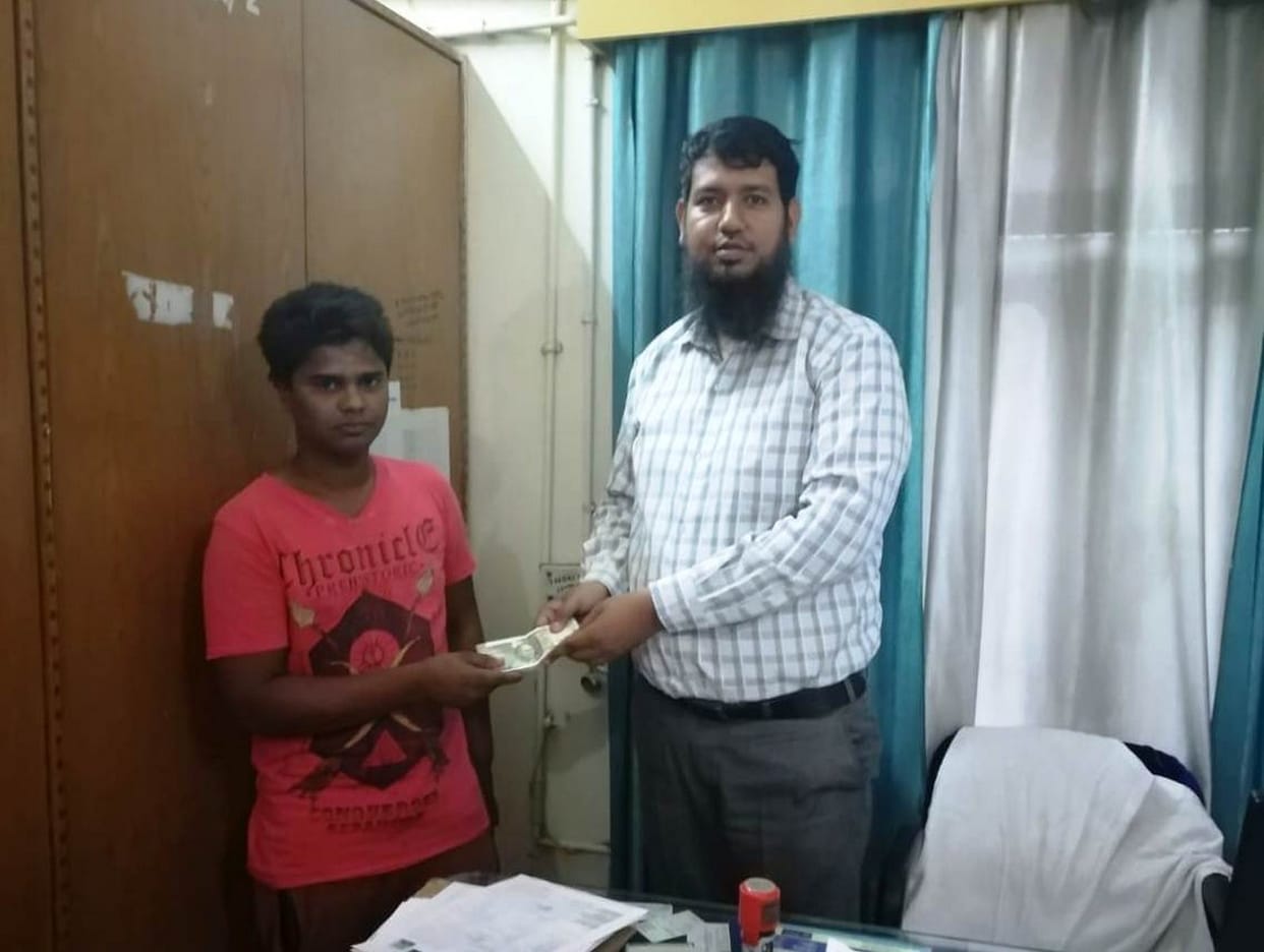 रहमतुल्लाह ने रकम लौटाकर पेश की ईमानदारी की मिसाल