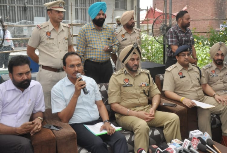 Lok Sabha Chunav 2019 Result News Update: if anyone seen tempering with strong room's Seal