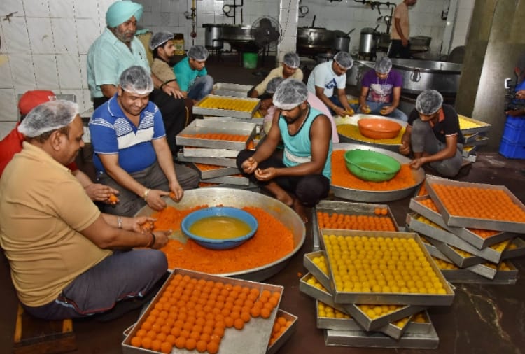 All party gave order for sweets to celebrate victory in Lok sabha election Result 2019