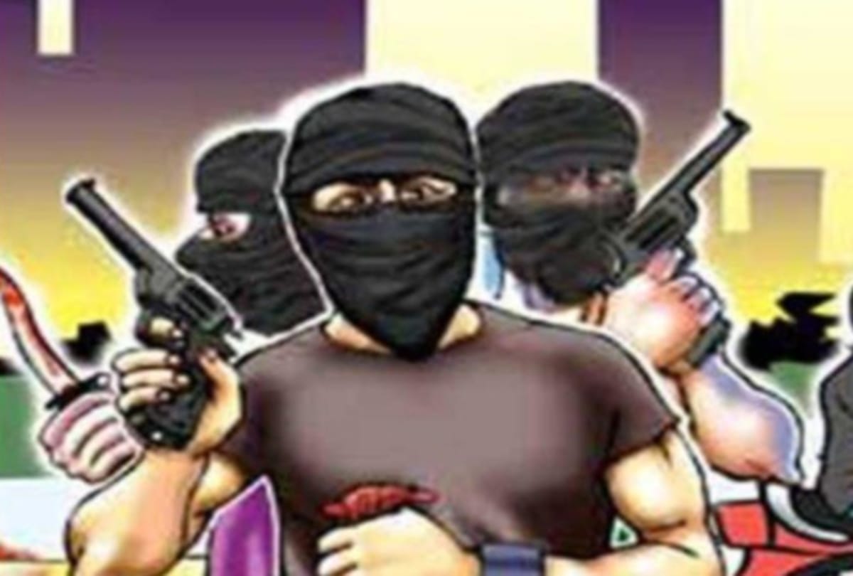 miscreants looted Mauritius woman on yamuna expressway