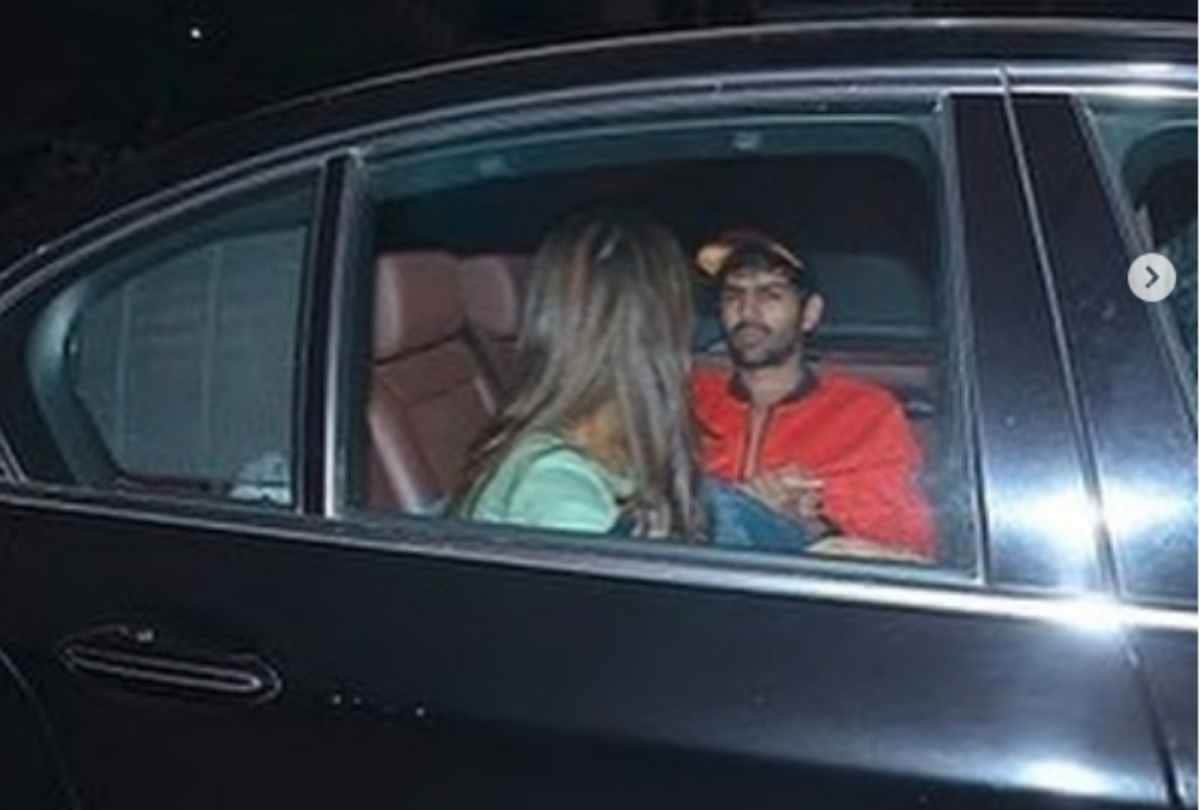 sara ali khan and kartik aryan spotted in car with hand in hand