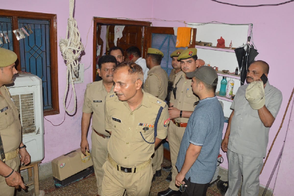 A soldier commits suicide by hanging in Bijnor at Uttar Pradesh