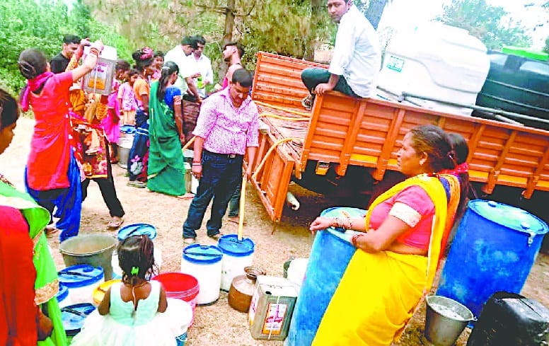 People suffering from water crisis in the district