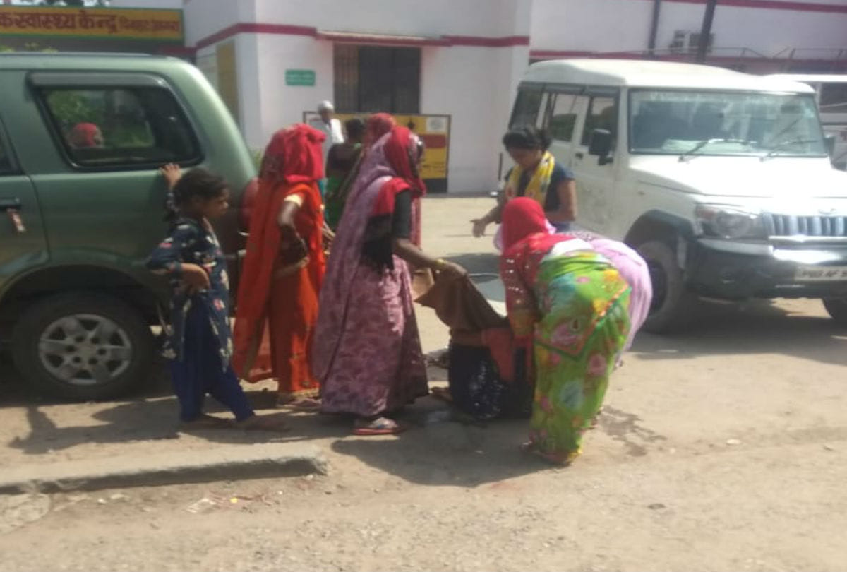 woman gave birth on road in pinahat agra