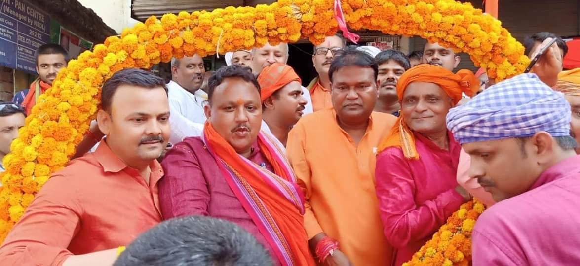 सलेमपुर में फिर से रवींद्र के सिर सजा ताज