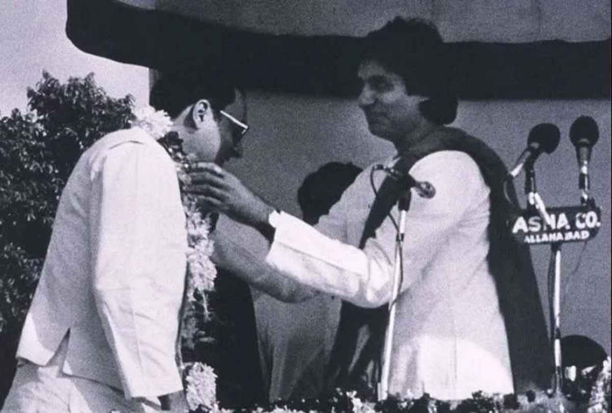 Abhishek Bachchan Joining akhilesh yadav samajwadi party here is the truth read full details