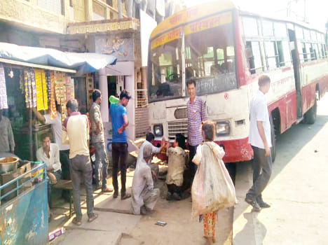 bas ka brek phel, bhagadad mein raahageer ghaayal
