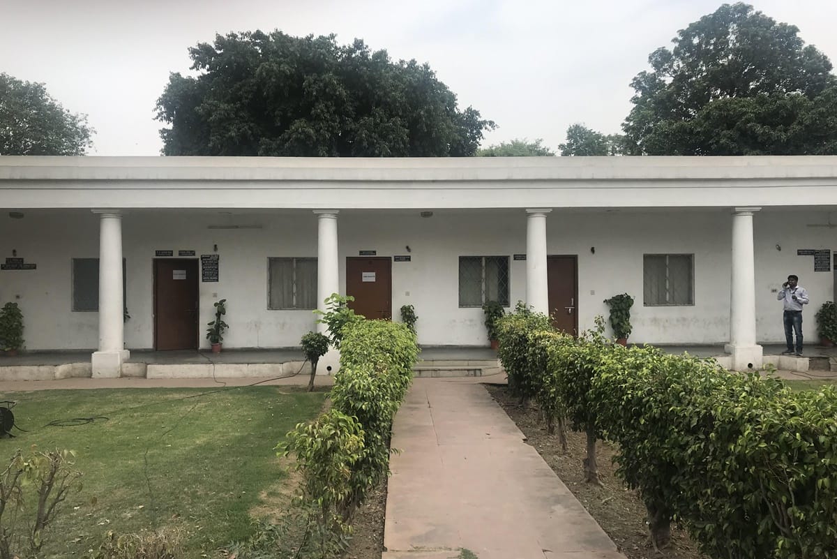 Lok Sabha Election Results 2019: congress headquarter have silence as bjp leading in early trends