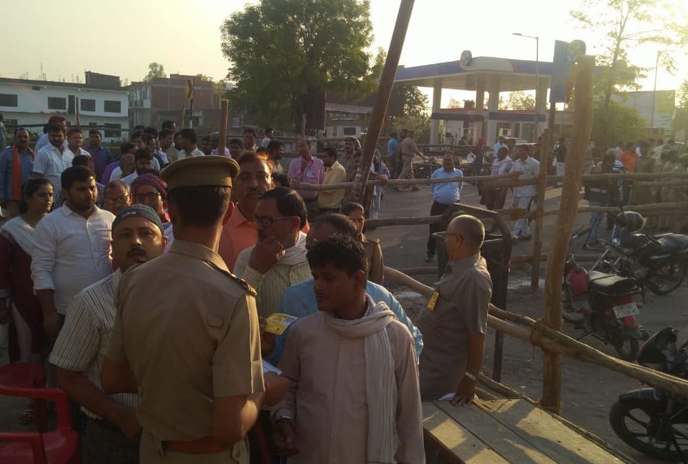 Lok Sabha Election 2019 Result, bjp supporters tried to enter in counting premises
