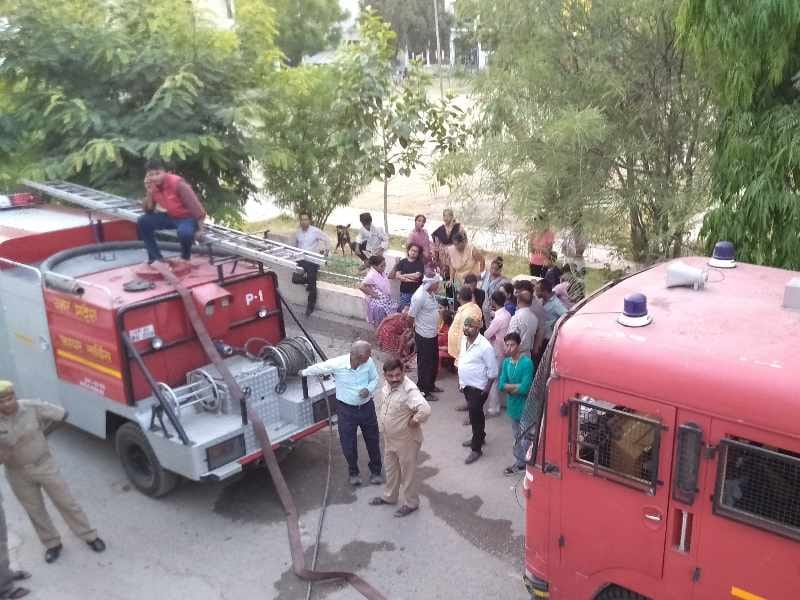 fire in room, contractor burnt alive in lucknow