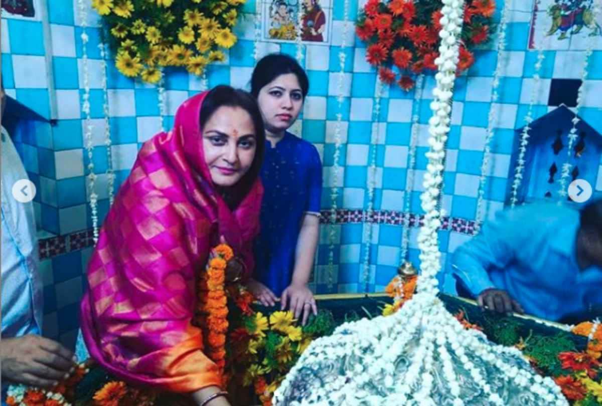 jaya prada reached baba laxman samadhi before loksabha election results