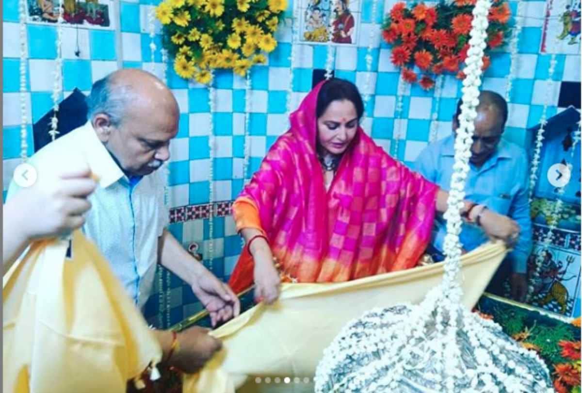 jaya prada reached baba laxman samadhi before loksabha election results