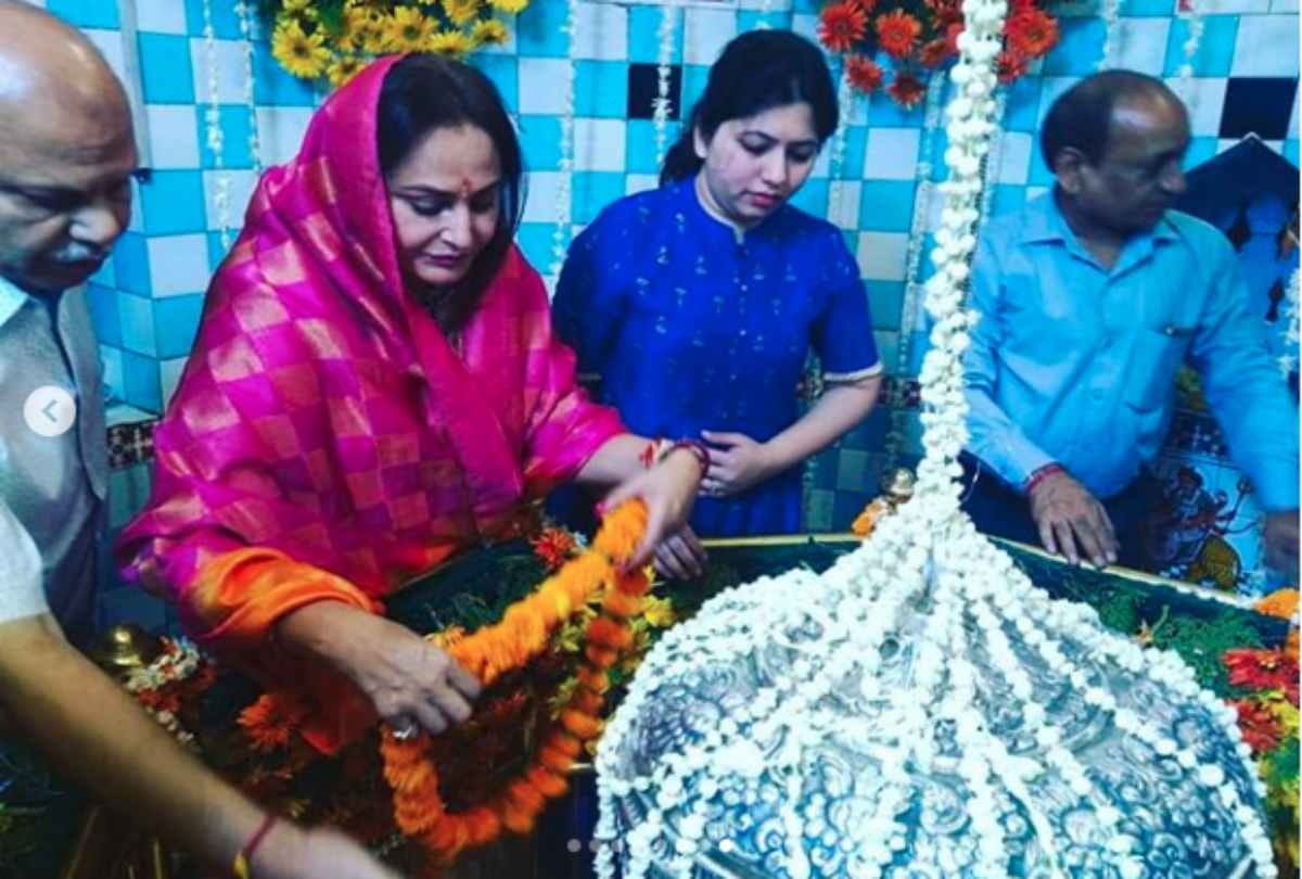 jaya prada reached baba laxman samadhi before loksabha election results