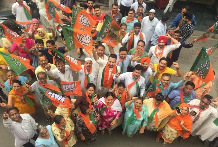 Lok Sabha Chunav 2019 Result, celebration, BJP candidate Kirron Kher, chandigarh lok sabha seat
