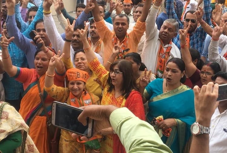 Lok Sabha Chunav 2019 Result, celebration, BJP candidate Kirron Kher, chandigarh lok sabha seat